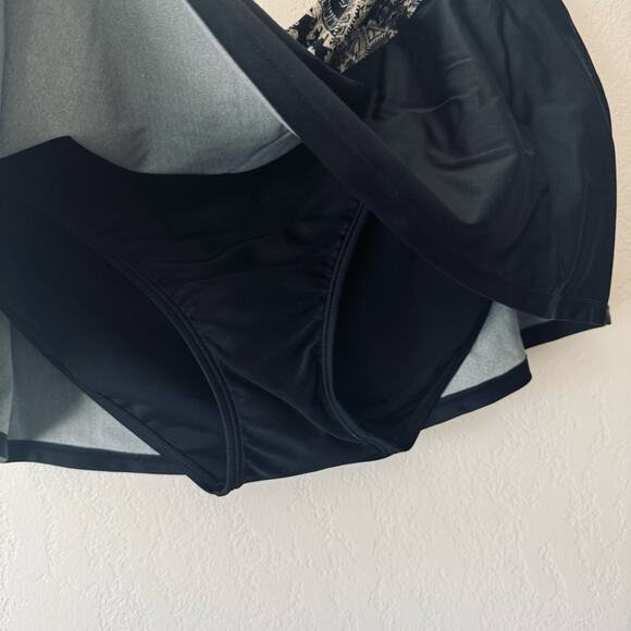 ✨ NWT | Athleta | Black swim skirt - Picture 3 of 3